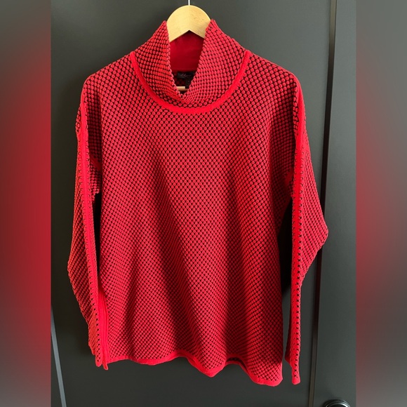 ❄️ ELANA WANG Red on Black Crew Neck Sweater - Picture 8 of 11